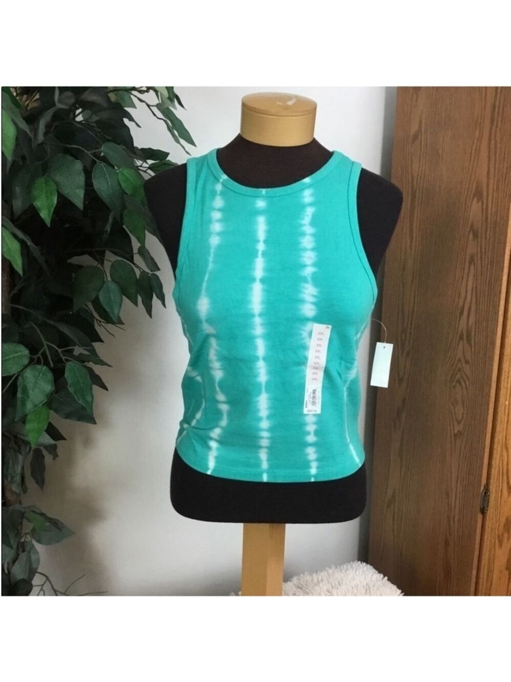 SO cropped tank top Woman's Juniors size XXL ribbed material racerback